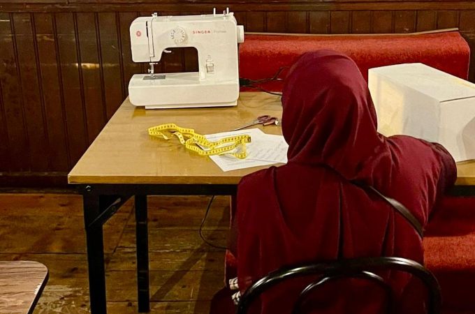 Ago e filo: l’integrazione viene (anche) cucendo