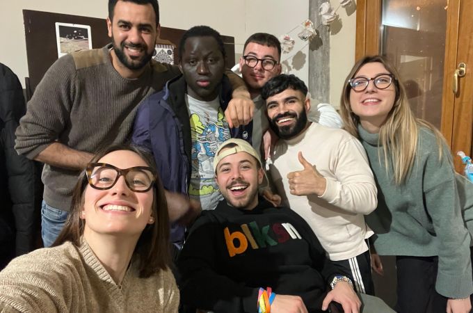 Entrare, sentirsi a casa e... felici: vita da volontaria di Astalli
